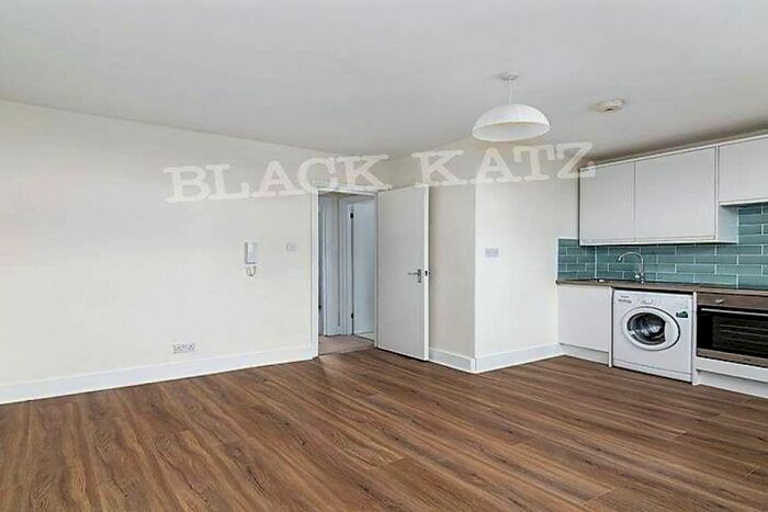 1 Bedroom Flat To Rent In Great Western Road, London, W9