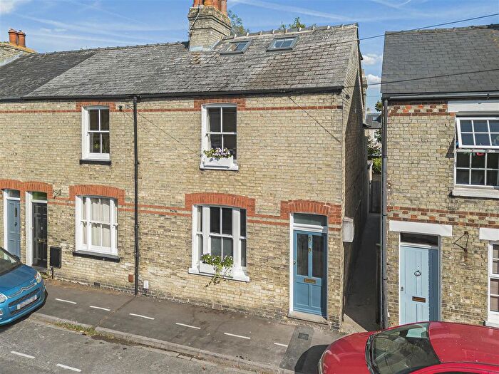 3 Bedroom End Of Terrace House For Sale In Hobart Road, Cambridge, CB1