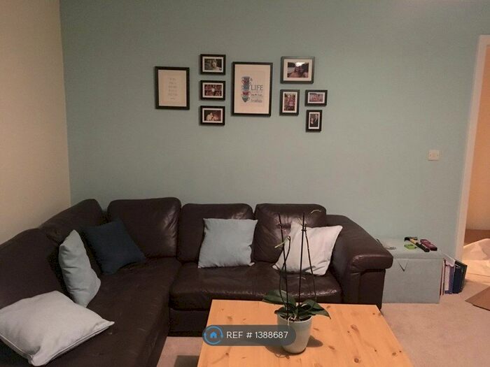 2 Bedroom Flat To Rent In William Morris Close, Oxford, OX4