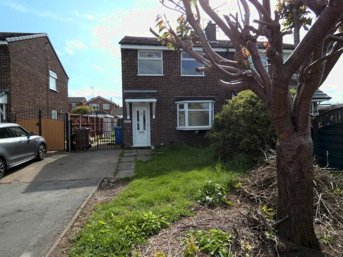 3 Bedroom Semi-Detached House To Rent In Brechin Court, Mansfield Woodhouse, Mansfield, NG19