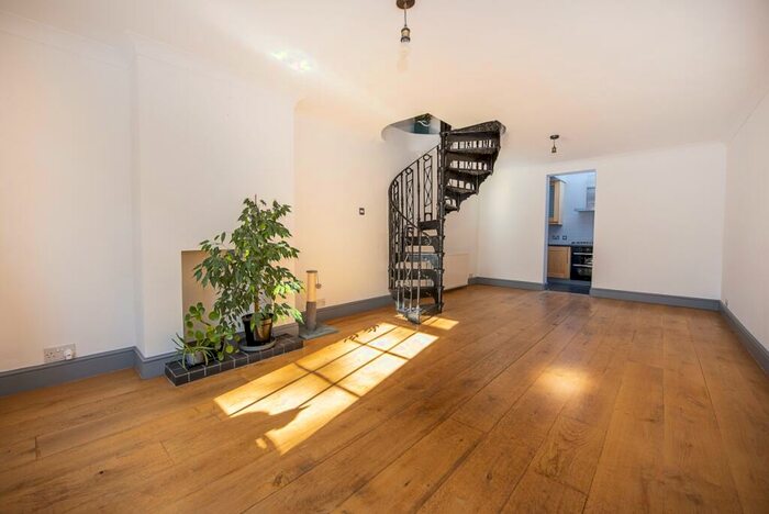 2 Bedroom Cottage To Rent In Spring Cottages St. Leonards Road, KT6