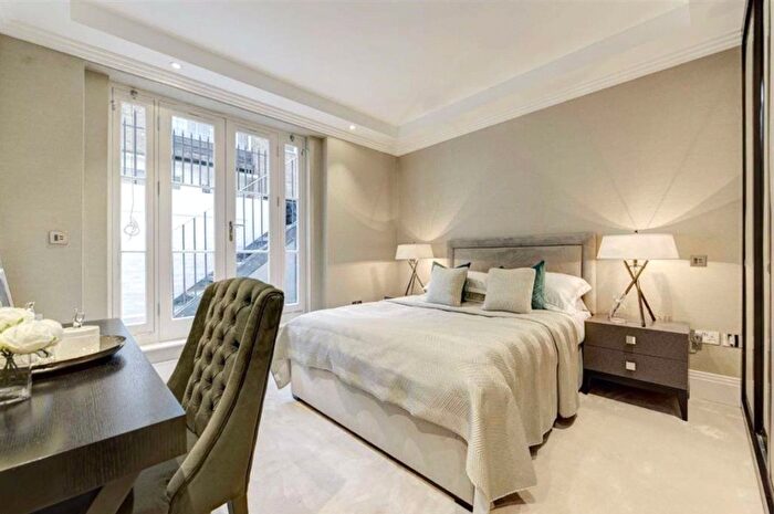 3 Bedroom Flat To Rent In Montagu Square, South Marylebone, W1H