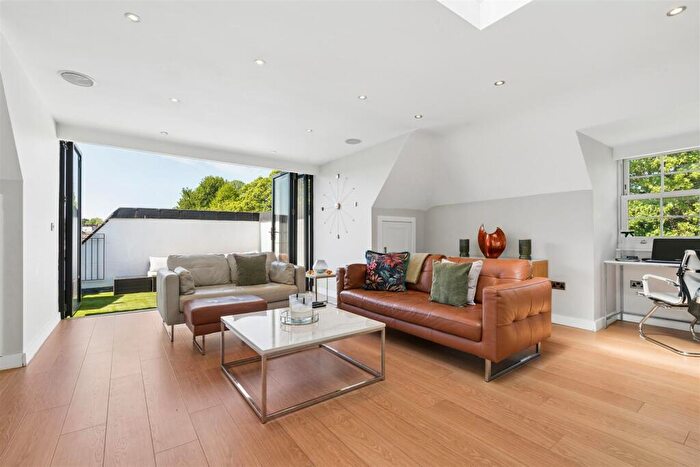 3 Bedroom Flat To Rent In Nicole Lodge, Carshalton Park Road, SM5