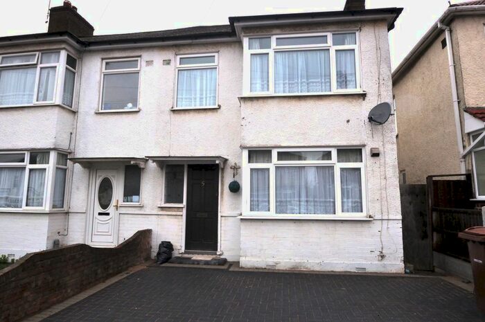 3 Bedroom End Of Terrace House To Rent In Grovelands Way, Grays, Essex, RM17