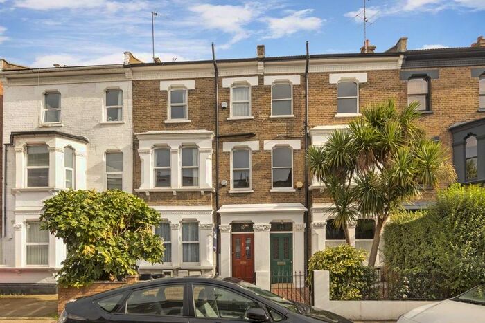 3 Bedroom Flat To Rent In Frithville Gardens, London, W12