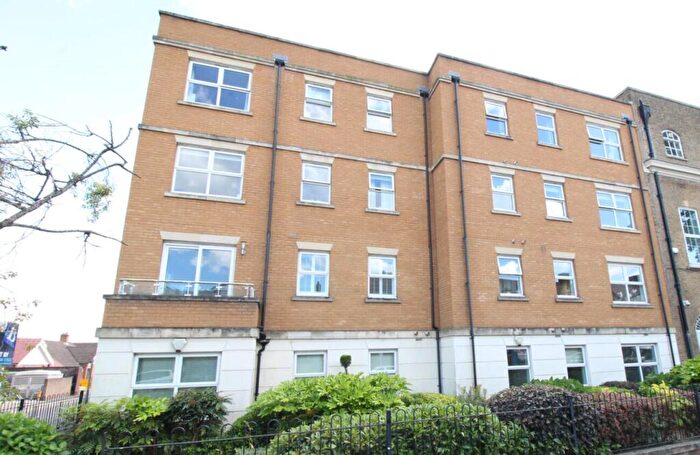 2 Bedroom Flat For Sale In Cirrus Court, Upminster, Essex, RM14