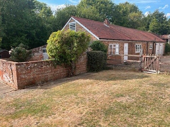 2 Bedroom Cottage To Rent In Boynton Cross, Roxwell, Esex, CM1