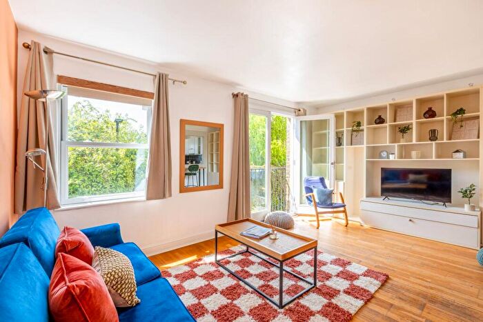 2 Bedroom Flat To Rent In Hercules Place, London, N7