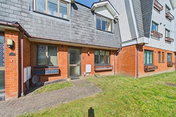 2 Bedroom Maisonette For Sale In Braeside, Binfield, Bracknell, Berkshire, RG12