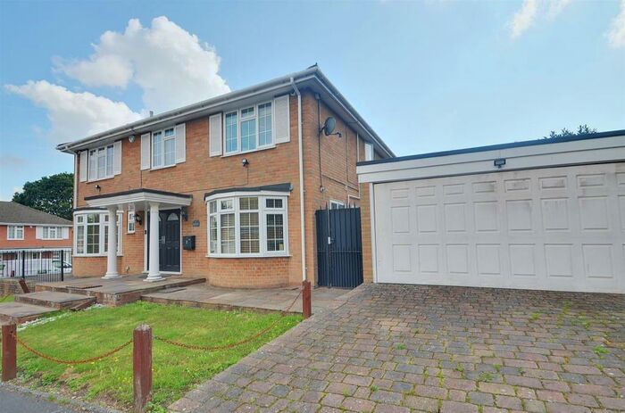 5 Bedroom Detached House To Rent In Leavesden Road, Stanmore, HA7