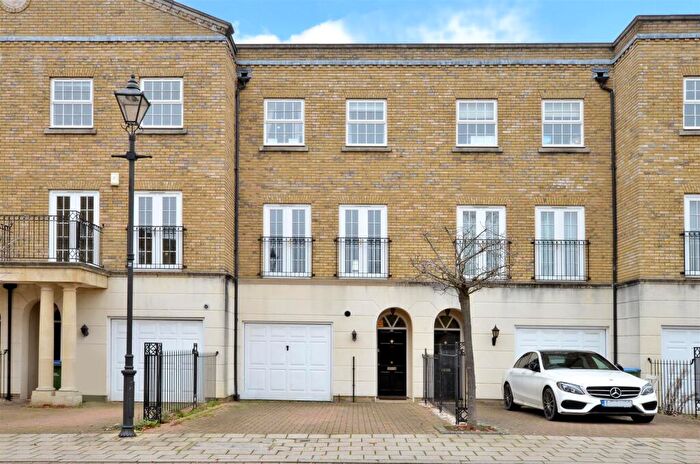 4 Bedroom Town House For Sale In Chadwick Place, Surbiton, KT6