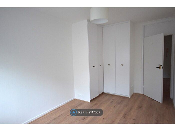 1 Bedroom Flat To Rent In Pottersfield, Enfield, EN1
