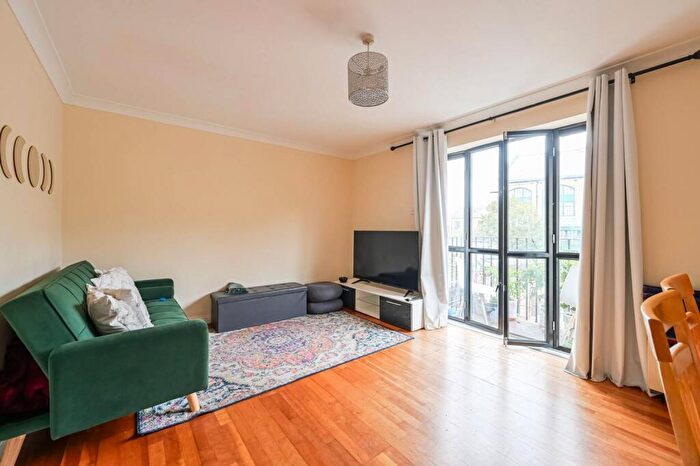 2 Bedroom Flat For Sale In Brunel House, Canary Wharf, London, E14