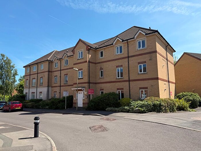 2 Bedroom Flat For Sale In Sunlight Gardens, Fareham, PO15