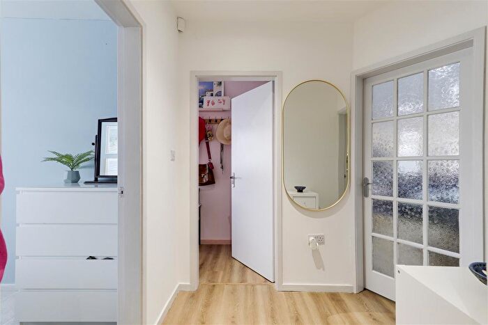 3 Bedroom Detached Bungalow For Sale In Weaverthorpe Road, Woodthorpe, Nottinghamshire, NG5