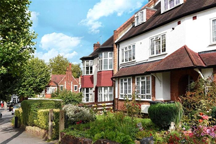 1 Bedroom Flat To Rent In Pollards Hill North, London, SW16