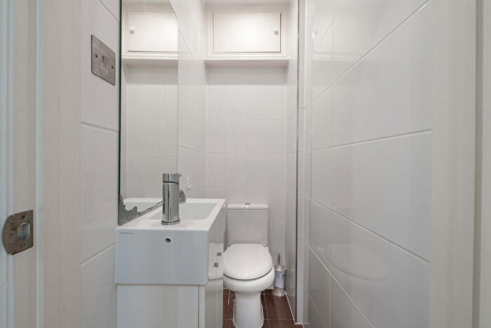 2 Bedroom Apartment To Rent In Belmont Court, Finchley Road, London, NW11