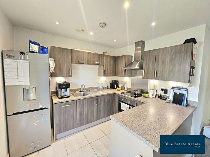 2 Bedroom Flat For Sale In Hunting Place, Hounslow, TW5