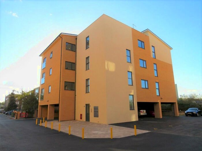 2 Bedroom Flat To Rent In St James Mews, Melbourne Road, Tilbury, Essex, RM18