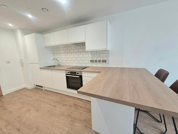 1 Bedroom Flat To Rent In Cow Green, Halifax, HX1