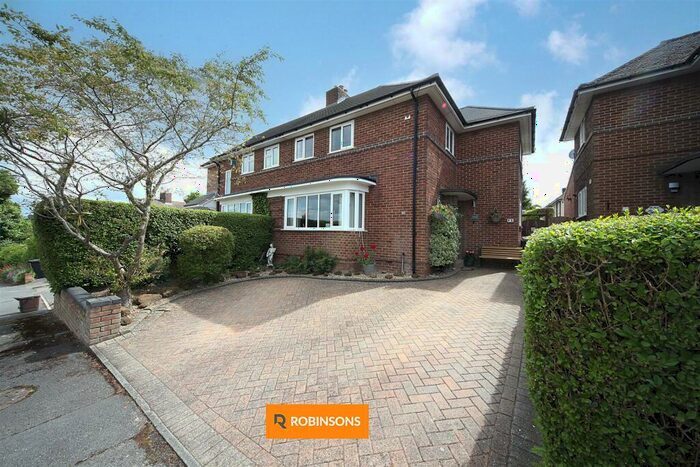 3 Bedroom Semi-Detached House For Sale In Marina Drive, Dunstable, LU6