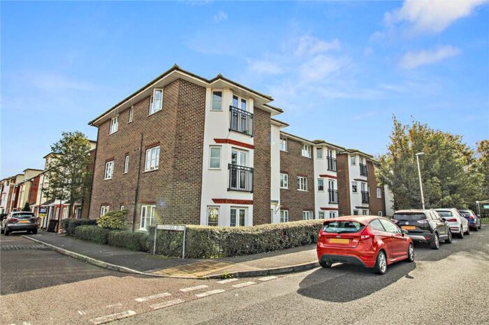 2 Bedroom Flat To Rent In Castlemaine Avenue, Gillingham, Kent, ME7