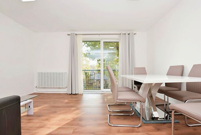 4 Bedroom Flat To Rent In Thorburn Square, London, SE1
