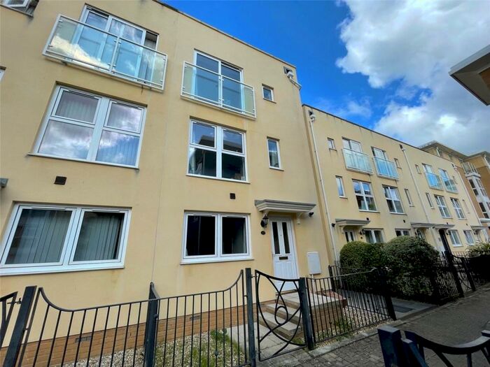 4 Bedroom Terraced House To Rent In Richmond Court, Exeter, Devon, EX4