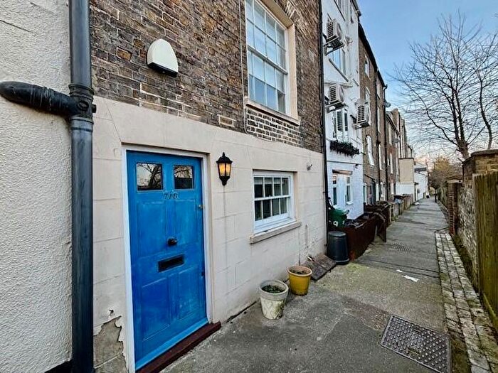 2 Bedroom Maisonette To Rent In Maidstone Road, Rochester, ME1