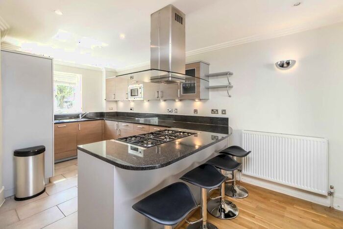 5 Bedroom Property To Rent In Tallow Road, Brentford, TW8