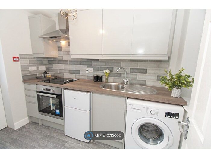 1 Bedroom Flat To Rent In High St, Leeds, LS25