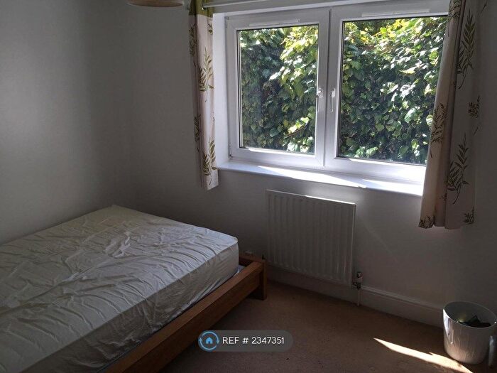 2 Bedroom Flat To Rent In Clarendon Court, Morden, SM4