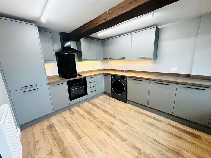 4 Bedroom Flat To Rent In High Street, Uttoxeter, ST14