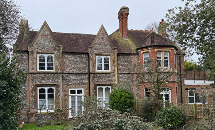 3 Bedroom Flat For Sale In Walton Lane, Bosham, PO18