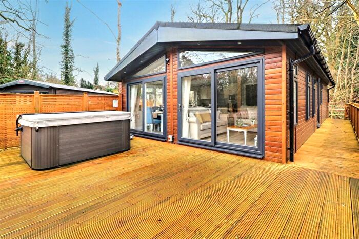2 Bedroom Lodge For Sale In Lake View, Brokerswood, BA13