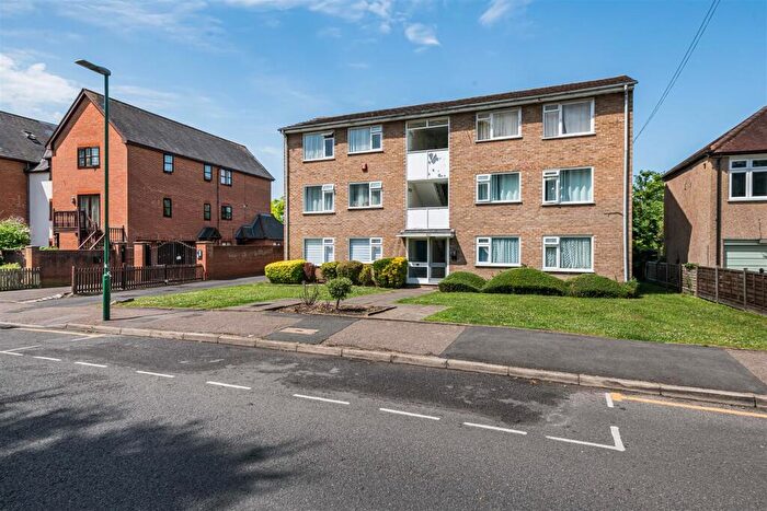 1 Bedroom Apartment For Sale In Thicket Road, Sutton, SM1
