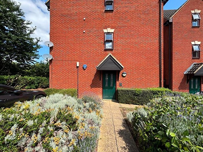 2 Bedroom Flat To Rent In Welbeck Close, MK10