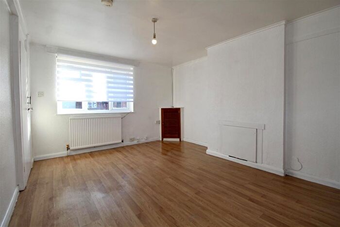 1 Bedroom Maisonette To Rent In Gough Road, Enfield, EN1