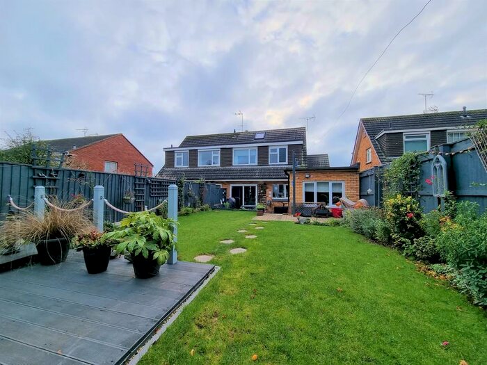 Houses for sale & to rent in EX7 9TB, Holman Close, Dawlish Central And