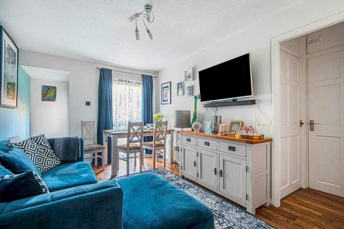 1 Bedroom Apartment To Rent In Lightwater, Surrey, GU18