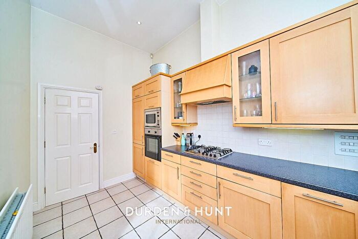 2 Bedroom Apartment To Rent In Osborne House, Repton Park, Woodford Green, IG8