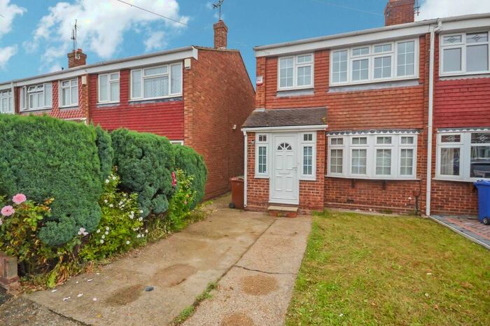 3 Bedroom Terraced House To Rent In Silverdale East, Stanford-Le-Hope, SS17