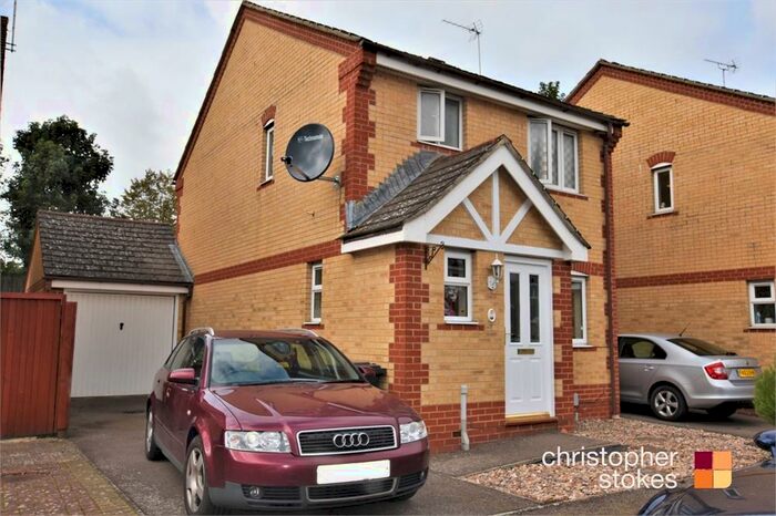 3 Bedroom Semi-Detached House To Rent In Pettys Close, Cheshunt, EN8