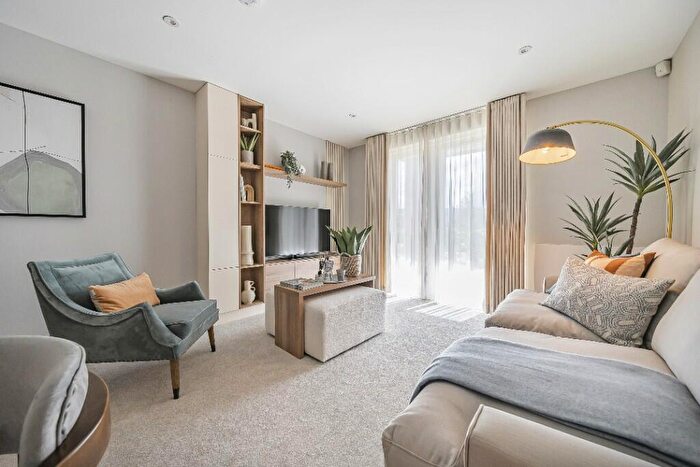 2 Bedroom Apartment To Rent In Wycombe Lane, HP10