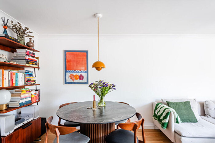 2 Bedroom Flat For Sale In Celandine Drive, London, E8