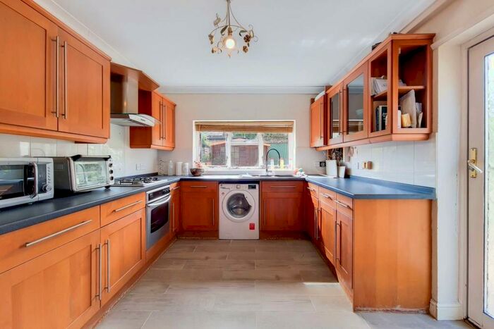 3 Bedroom Cottage To Rent In Eden Grove, Walthamstow, London, E17