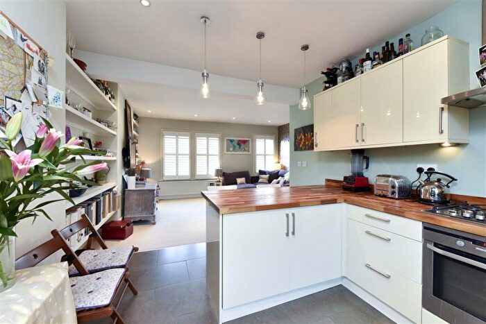 2 Bedroom Flat For Sale In Rosenau Road, SW11