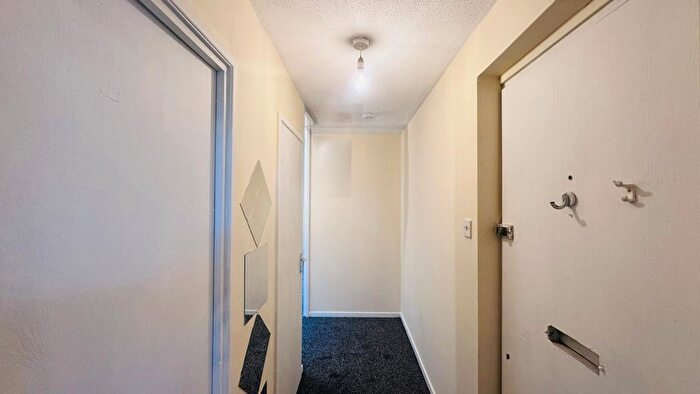 2 Bedroom Flat To Rent In Chichester Close, London, E6