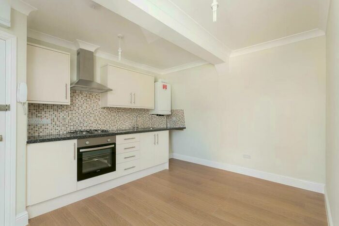 2 Bedroom Apartment To Rent In Priory Avenue, Walthamstow, E17