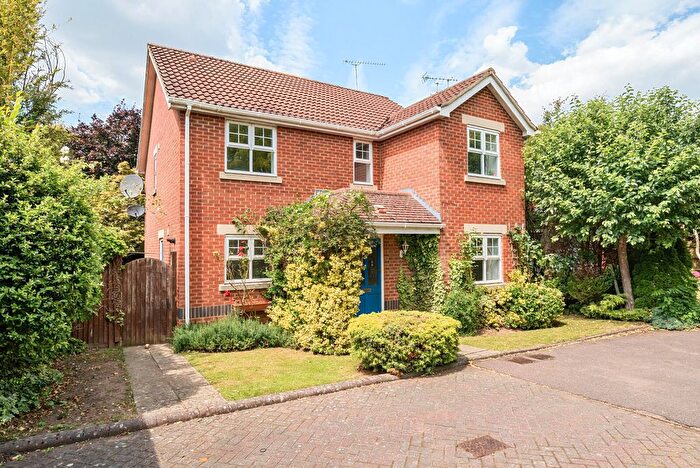 4 Bedroom Detached House For Sale In St Andrews Gardens, Cobham, KT11